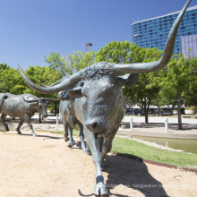 Estatua de Bull del tamaño natural de bronce vendedor caliente con el cuerno largo para la decoración al aire libre